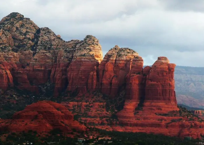Red Rock Escape - Cozy King Bed & Gardens, Trails, Views, Red Rock Pass Hébergement de vacances Sedona