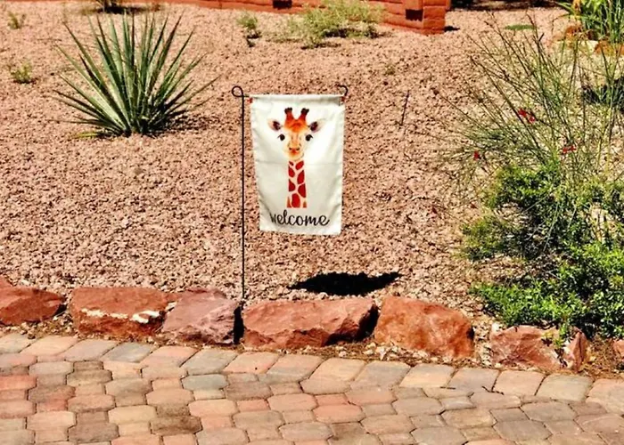 Red Rock Escape - Cozy King Bed & Gardens, Trails, Views, Red Rock Pass Hébergement de vacances Sedona