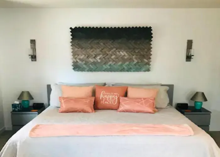 Red Rock Escape - Cozy King Bed & Gardens, Trails, Views, Red Rock Pass Hébergement de vacances