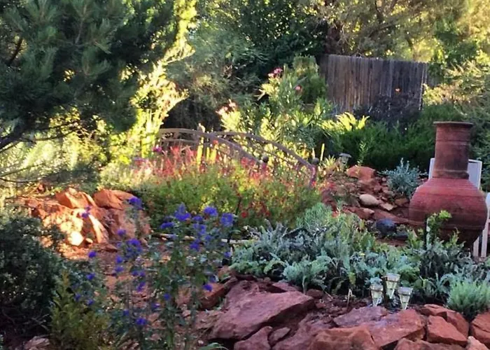 Red Rock Escape - Cozy King Bed & Gardens, Trails, Views, Red Rock Pass Sedona